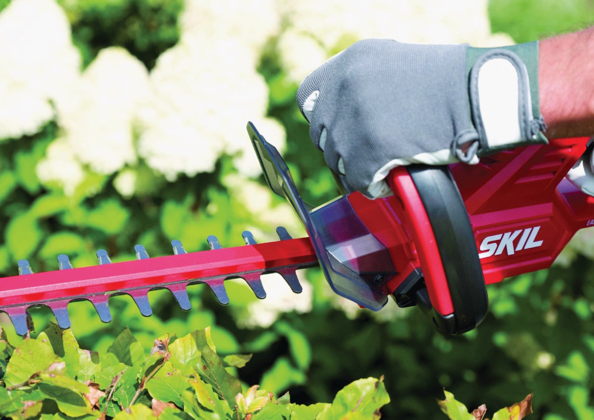 Red SKIL HT4222B-10 PWR CORE 20 22 Hedge Trimmer Kit Includes 2.0Ah Battery and Charger