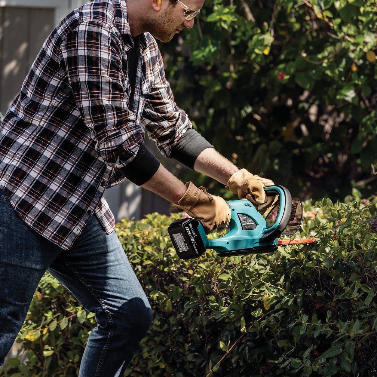 Makita cordless hedge discount cutter