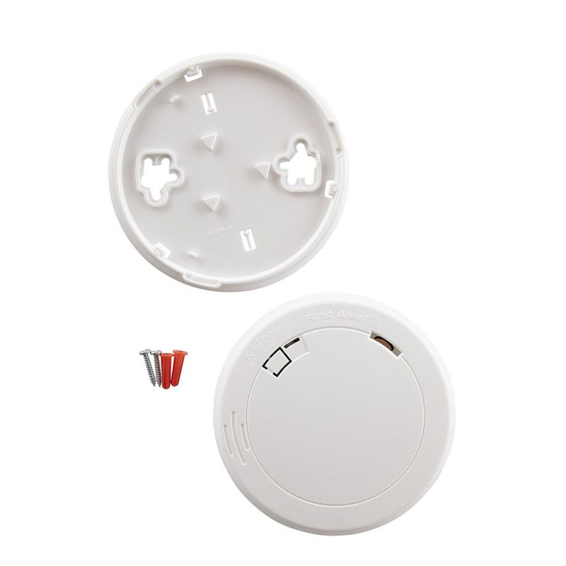 First Alert 1039772 Smoke and Fire Alarm, 9 V, Photoelectric Sensor, 10 ft Detection, 85 dB, Alarm: Audible, White White