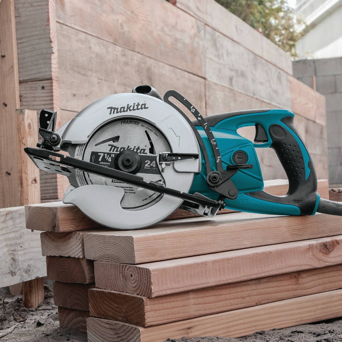 Makita magnesium deals worm drive saw