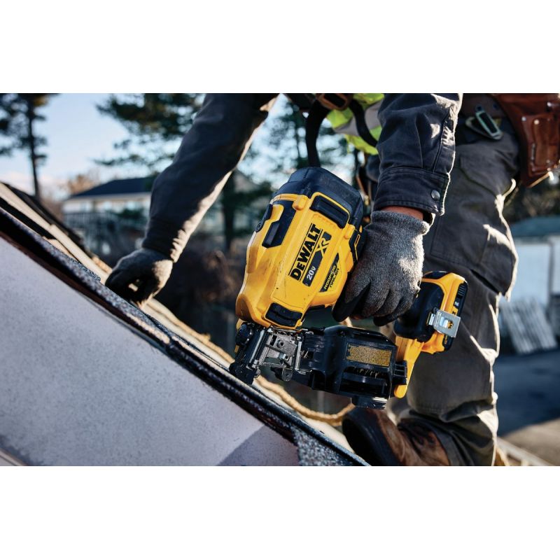 DeWalt 20V MAX Brushless Cordless Roofing Nailer Kit