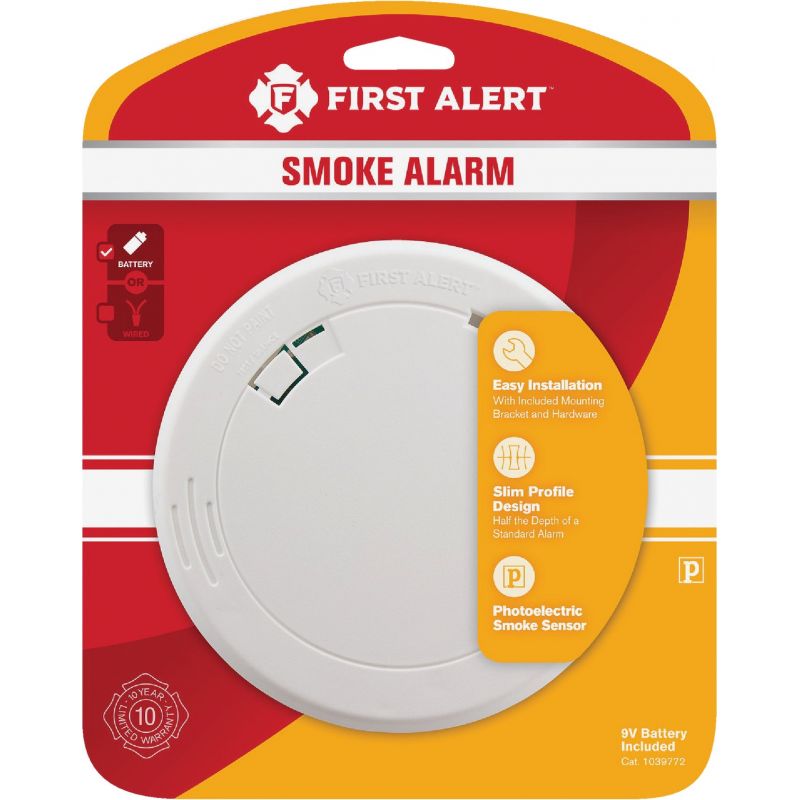 First Alert Slim Round Photoelectric Smoke Alarm White