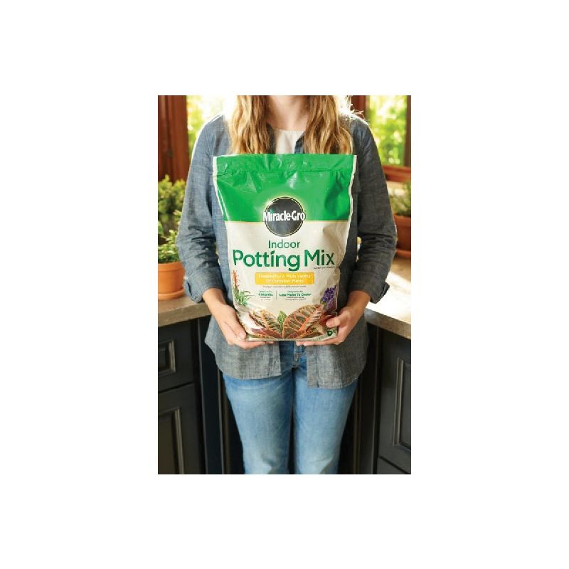 Miracle-Gro 72776430 Indoor Potting Soil Mix, 4 to 6 in Coverage Area, 6 qt (Pack of 8)