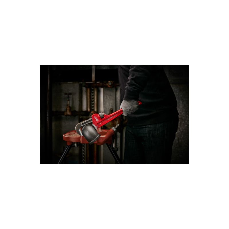 Milwaukee 48-22-7114 Pipe Wrench, 2 in Jaw, 14 in L, Serrated Jaw, Steel, Ergonomic Handle Black/Red