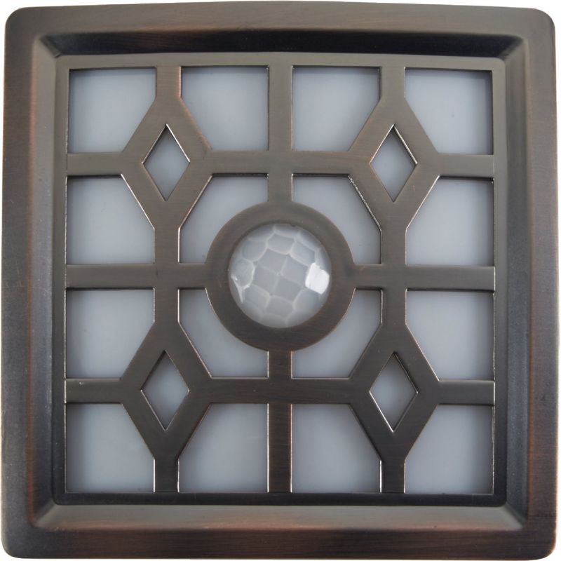 Fulcrum 4-LED Soft Glow Outdoor Battery Operated Light Fixture Bronze