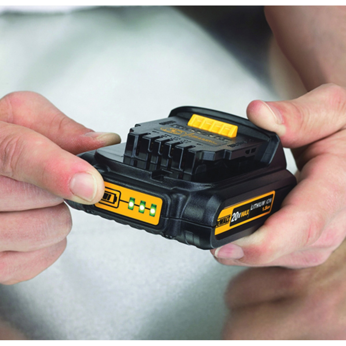 Buy DeWALT DCB201 Compact Battery Pack 20 V Battery 1.5 Ah 30